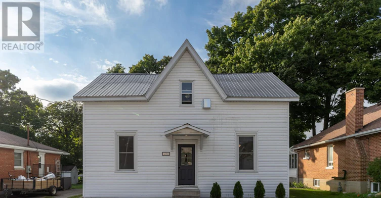 UPPER-276 Edward Street, Wingham, ON, N0G 2W0