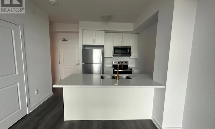 212-470 Dundas Street E