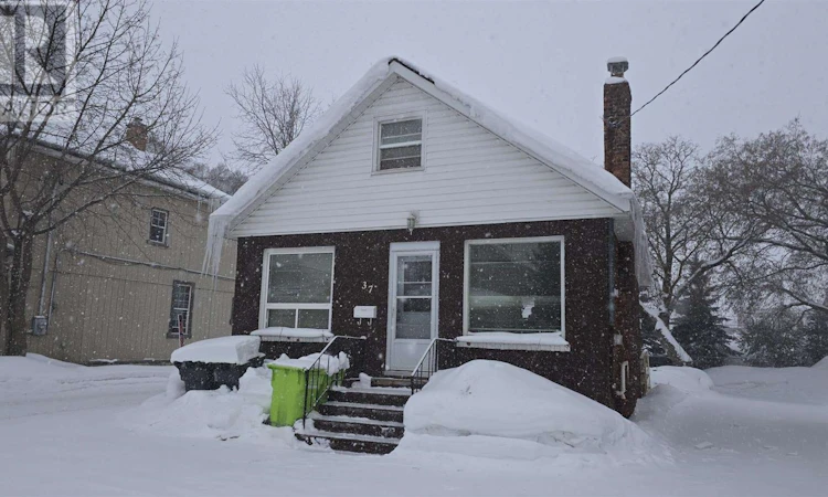 37 Albert Street E