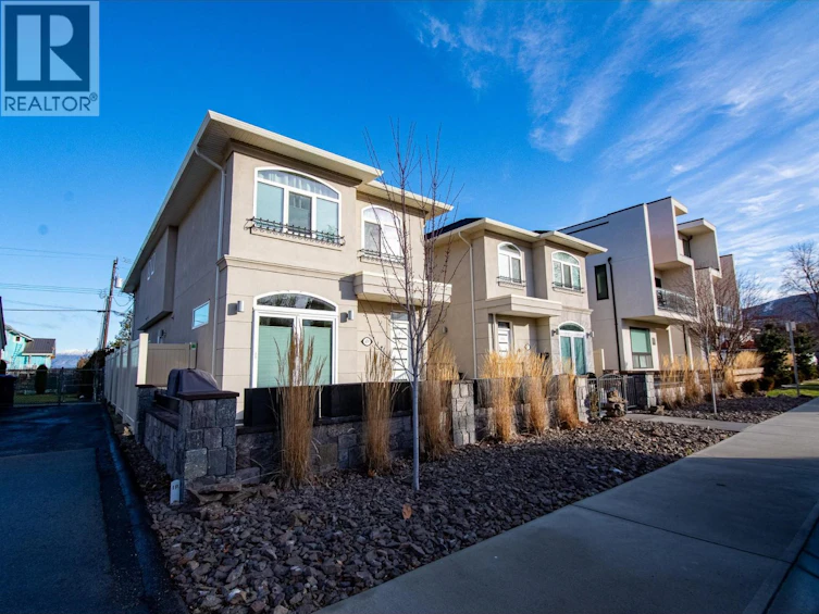 102-679 Churchill Avenue, Penticton, BC, V2A 1E2 - 2