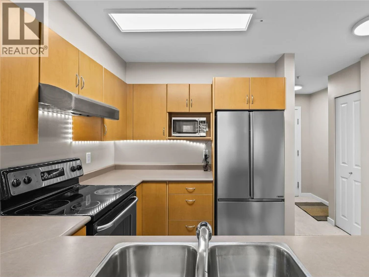 305-567 Yates Road, Kelowna, BC, V1V 2V3 - 6