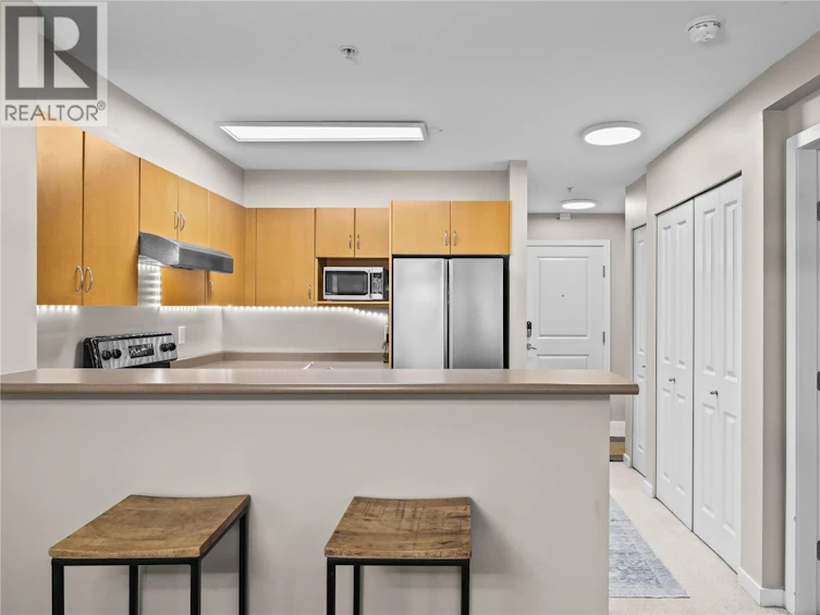 305-567 Yates Road, Kelowna, BC, V1V 2V3 - 5