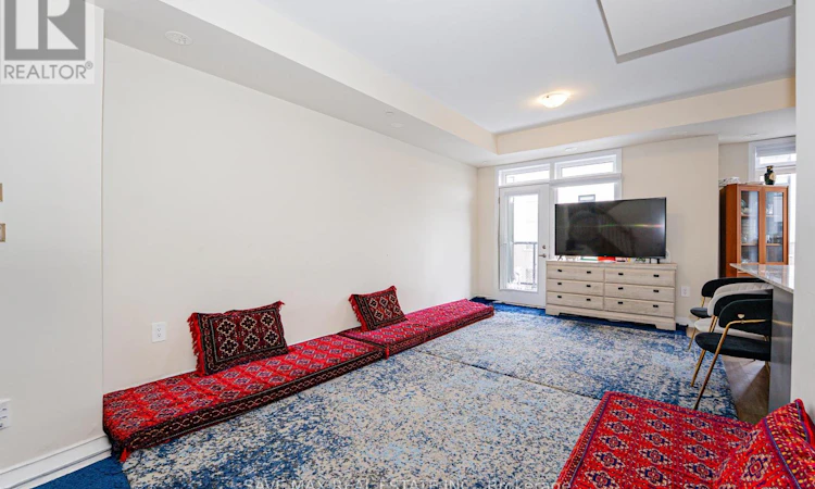 105-1589 Rose Way