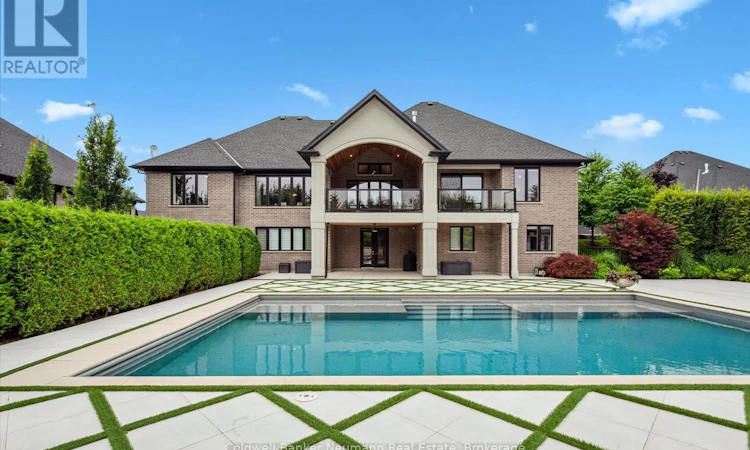 14 Inverhill Road