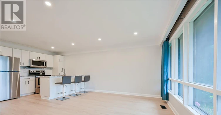 UPPER-738 Mohawk Road E, Hamilton, ON, L8T 2R1 - 2