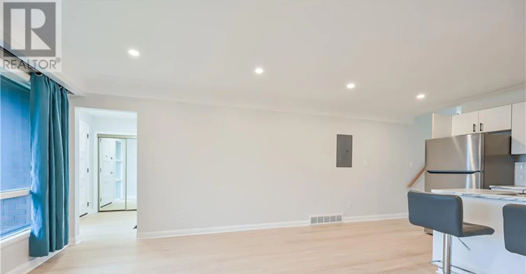 UPPER-738 Mohawk Road E, Hamilton, ON, L8T 2R1 - 10