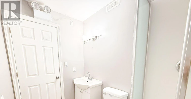 LOWER-3352 Dundas Street W, Toronto, ON, M6P 2A4 - 5