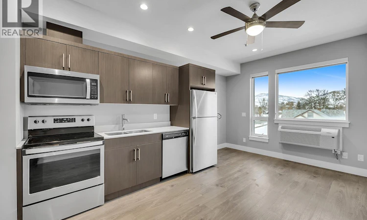 302-925 Leon Avenue