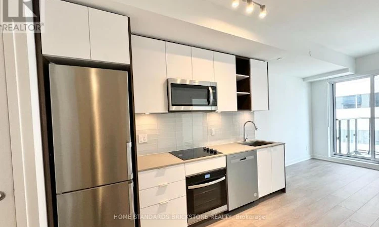 933-543 Richmond Street W