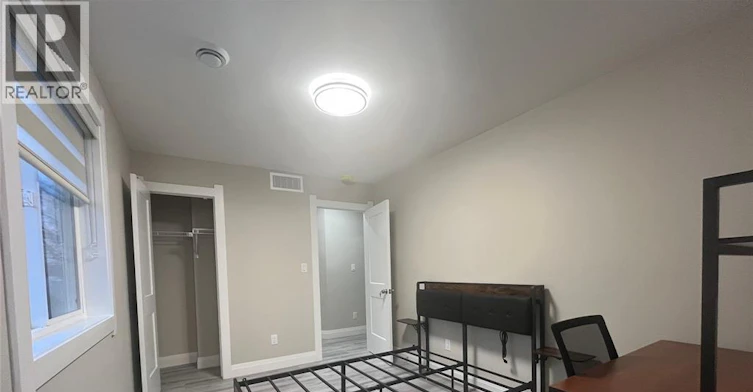 Front-Room 1-5-917 Mckay Avenue, Windsor, ON, N9B 2A4 - 20