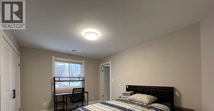 Front-Room 1-5-917 Mckay Avenue, Windsor, ON, N9B 2A4 - 6