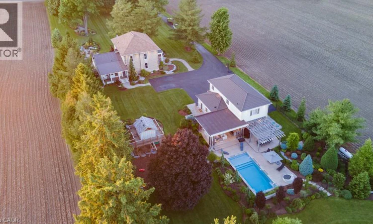 825946 8 Township Road