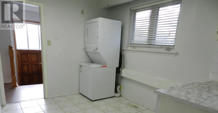 UPPER-3367 Verhoeven Drive, Mississauga, ON, L5C 2B3 - 3