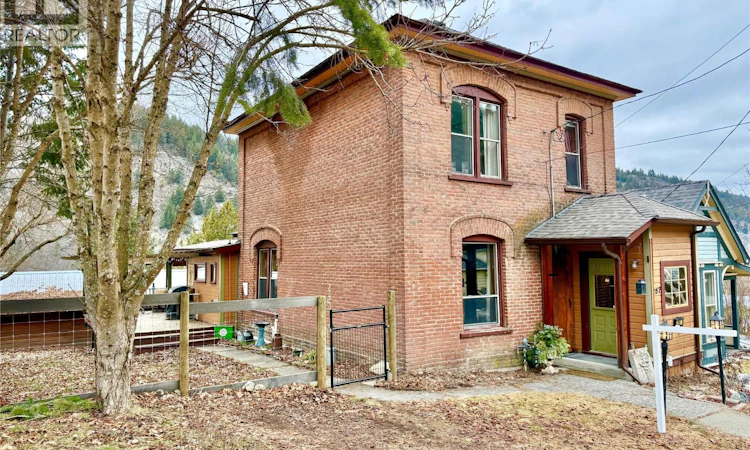 267 Long Lake Avenue
