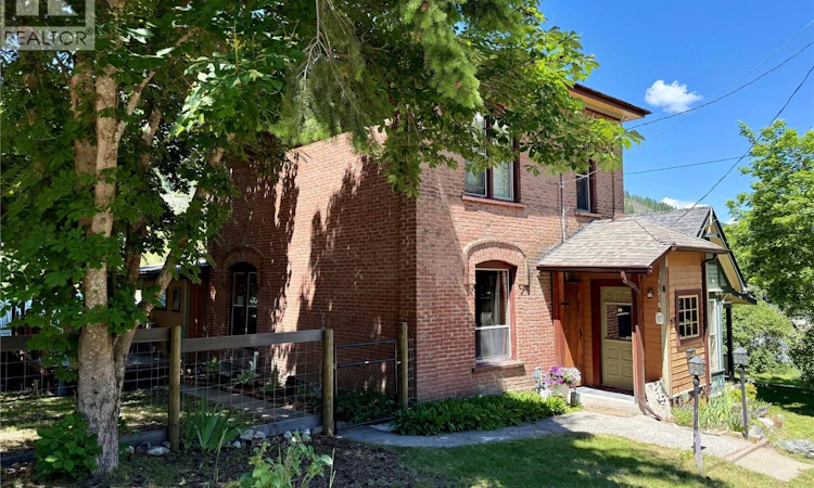 267 Long Lake Avenue