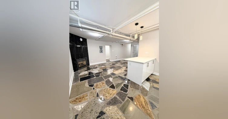 15 A-325 Cooper Street, Ottawa, ON, K2P 0G5 - 4