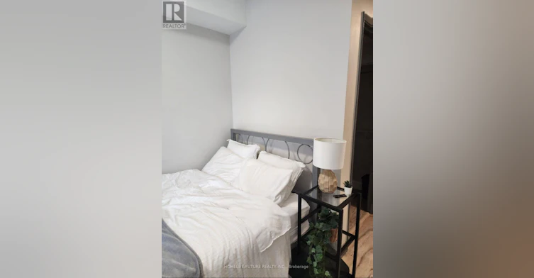323 Master Bdroom) 258c Sunview Street, Waterloo, ON, N2L 0H8 - 3