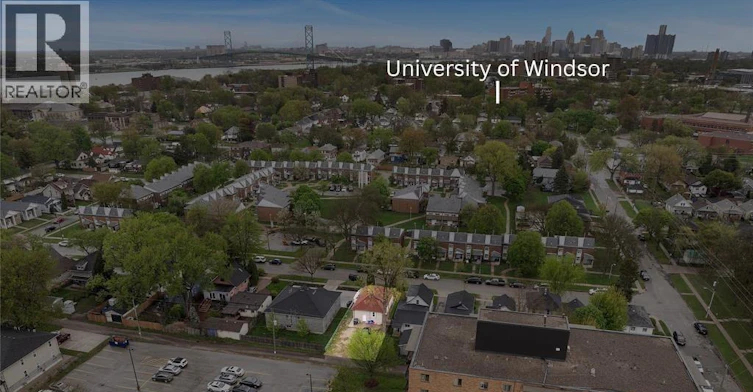 Room 3-609 St. Joseph, Windsor, ON, N9C 3H3 - 4