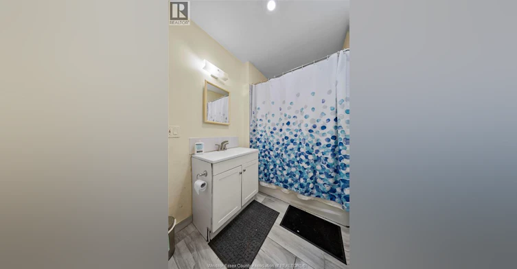 Room 3-609 St. Joseph, Windsor, ON, N9C 3H3 - 20