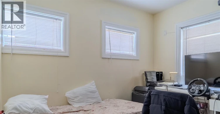Room 3-609 St. Joseph, Windsor, ON, N9C 3H3 - 8