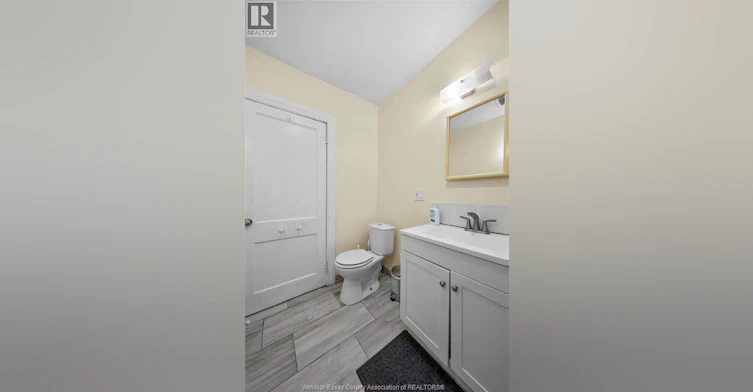 Room 3-609 St. Joseph, Windsor, ON, N9C 3H3 - 21