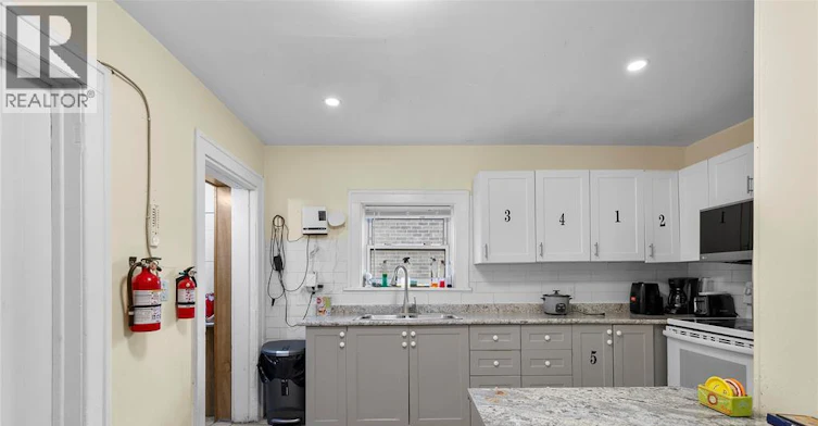 Room 3-609 St. Joseph, Windsor, ON, N9C 3H3 - 14