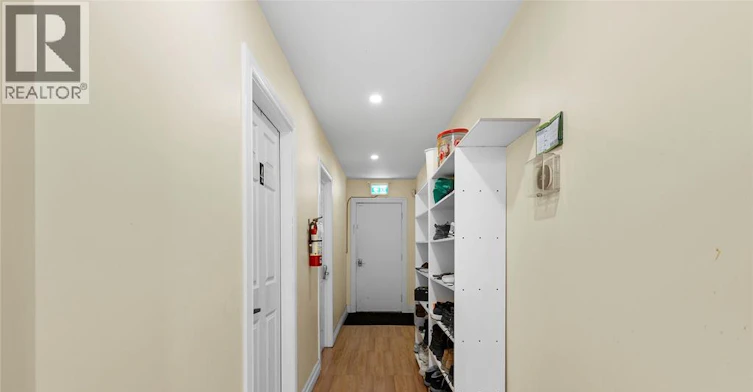 Room 5-609 St. Joseph, Windsor, ON, N9C 3H3 - 6
