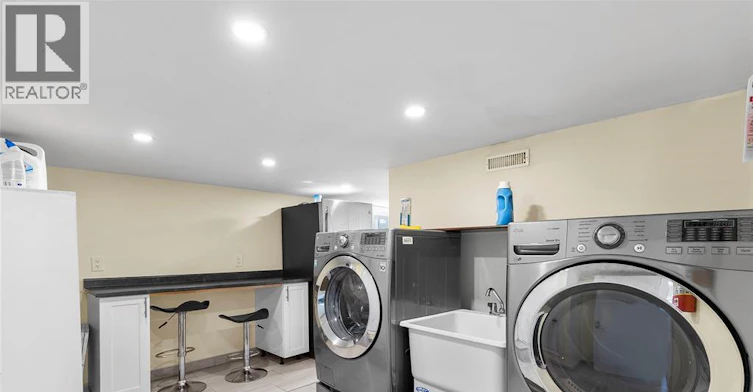 Room 5-609 St. Joseph, Windsor, ON, N9C 3H3 - 37