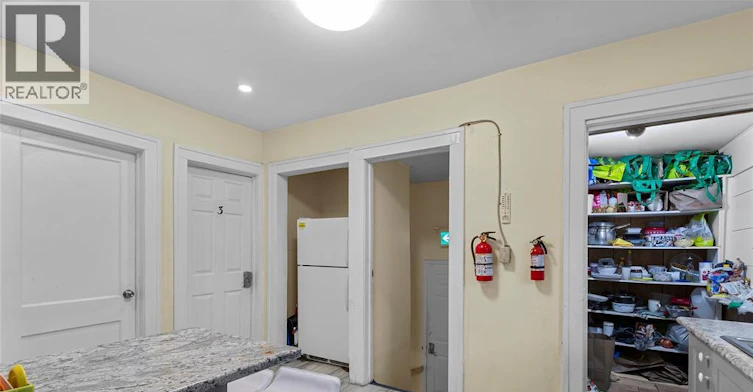 Room 5-609 St. Joseph, Windsor, ON, N9C 3H3 - 18