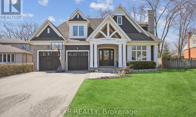528 Wellington Crescent