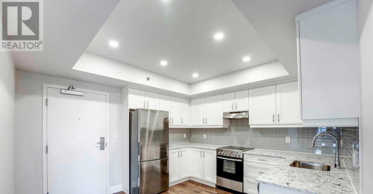 304-5698 Main Street, Niagara Falls, ON, L2G 5Z3 - 2