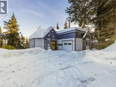 725 Monashee Road - 2