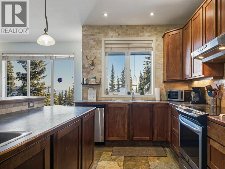 725 Monashee Road, Armstrong, BC, V1B 0S5 - 14