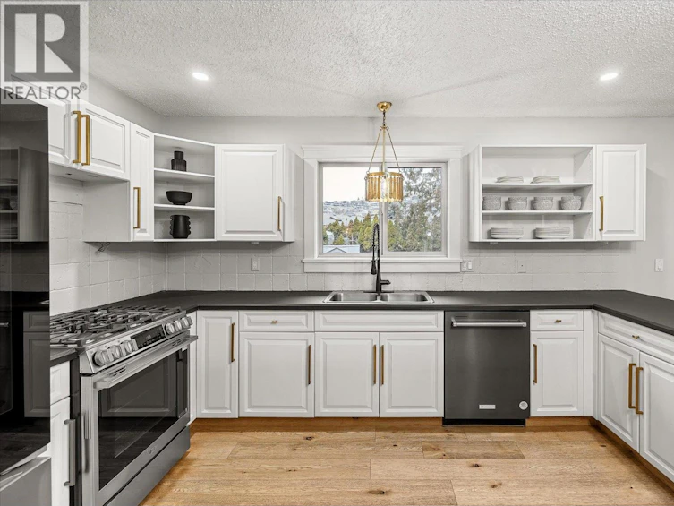 1492 Forest Avenue, Kelowna, BC, V1P 1E7 - 2