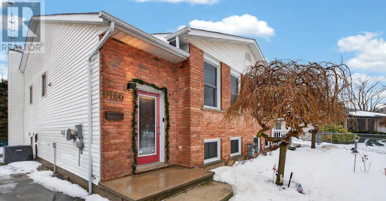UPPER-6166 Wildrose Crescent, Niagara Falls, ON, L2G 7T3