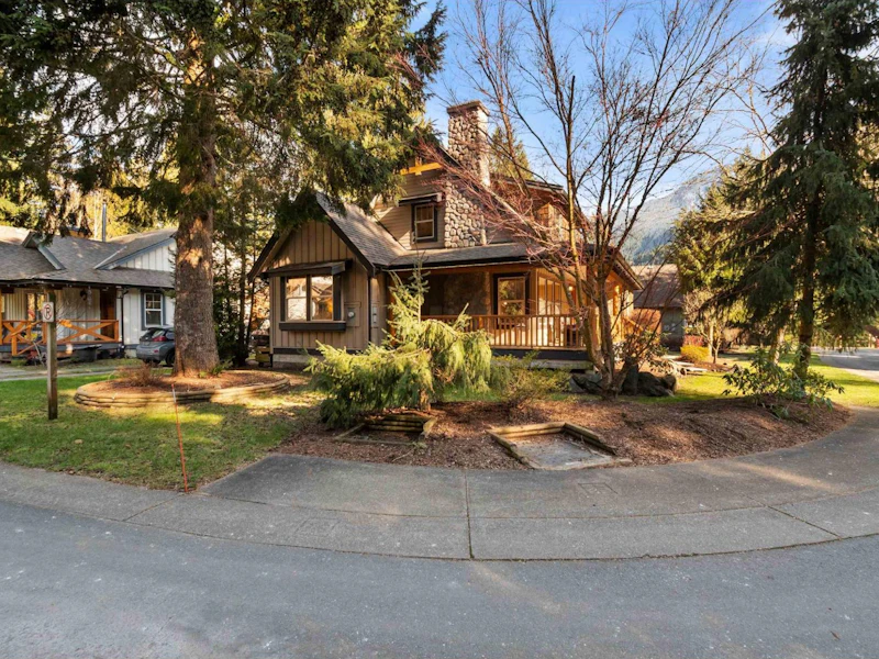 1774 Robins Roost Cross, Cultus Lake BC