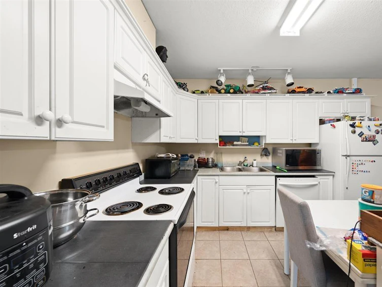 30980 Brookdale Court, Abbotsford, BC, V2T 5S3 - 30