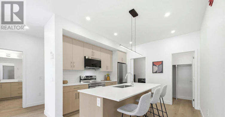 5-184 Woodroffe Avenue, Ottawa, ON, K2A 3T9 - 2
