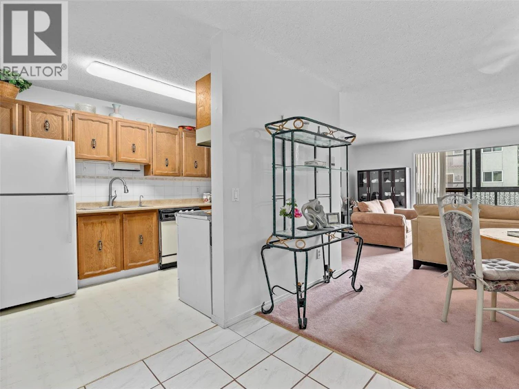 204-555 Rowcliffe Avenue, Kelowna, BC, V1Y 5Y8 - 2