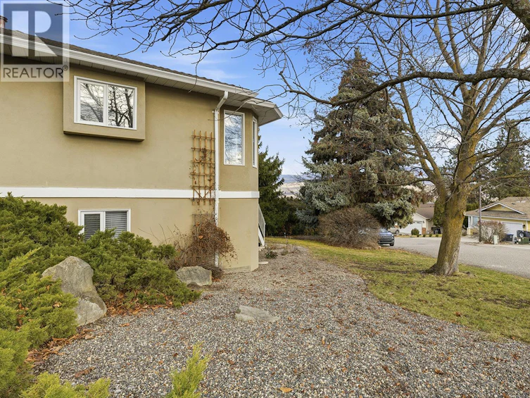745 Cassiar Crescent, Kelowna, BC, V1V 1M7 - 41