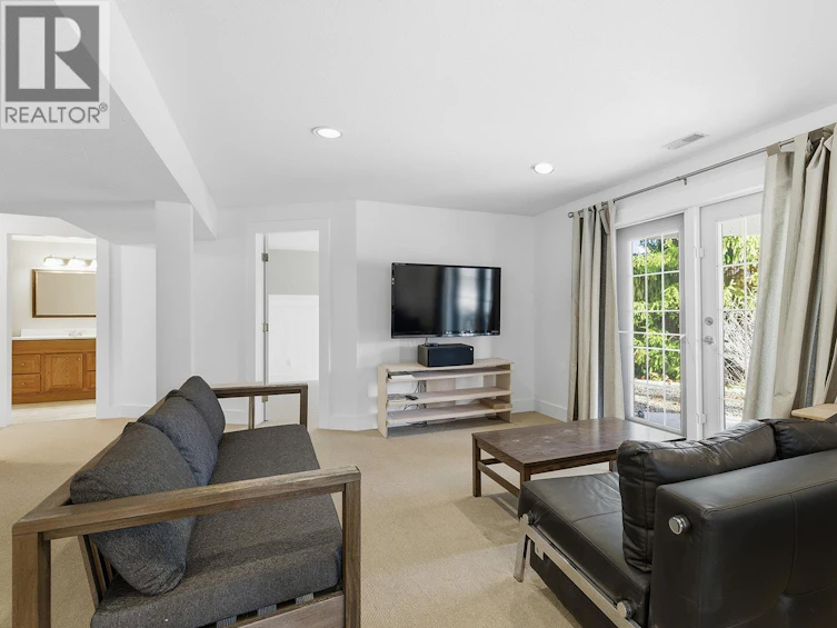 745 Cassiar Crescent, Kelowna, BC, V1V 1M7 - 31