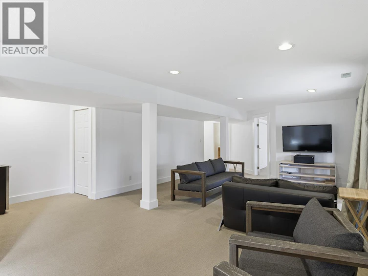 745 Cassiar Crescent, Kelowna, BC, V1V 1M7 - 35