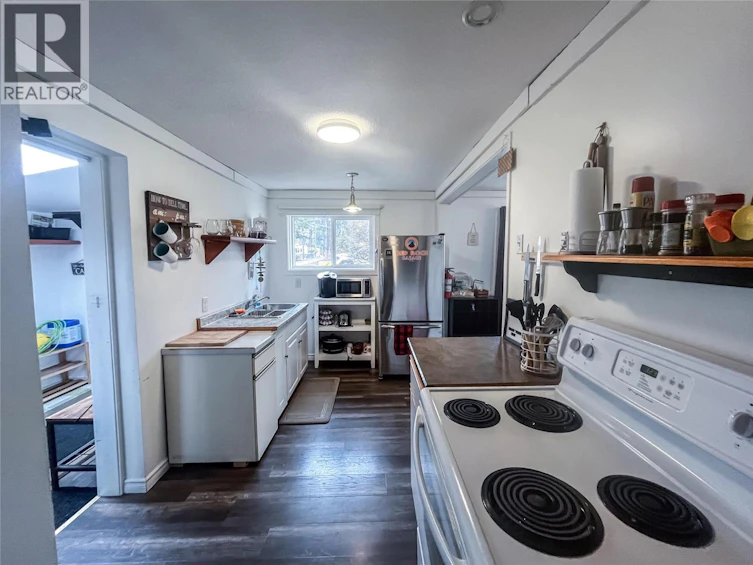 5844 33 Highway, Beaverdell, BC, V0H 1Y0 - 9