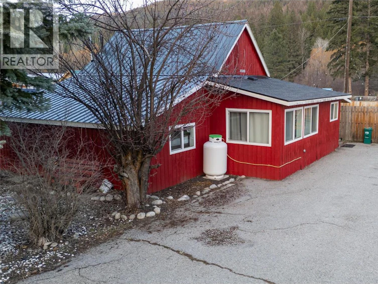 5844 33 Highway, Beaverdell, BC, V0H 1Y0 - 35