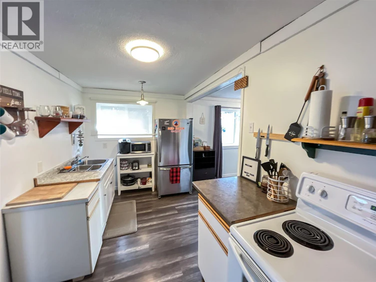 5844 33 Highway, Beaverdell, BC, V0H 1Y0 - 7