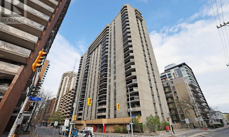 1701-470 Laurier Avenue W