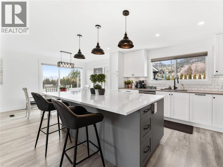 932 Mccartney Road, West Kelowna, BC, V1Z 1S1 - 2