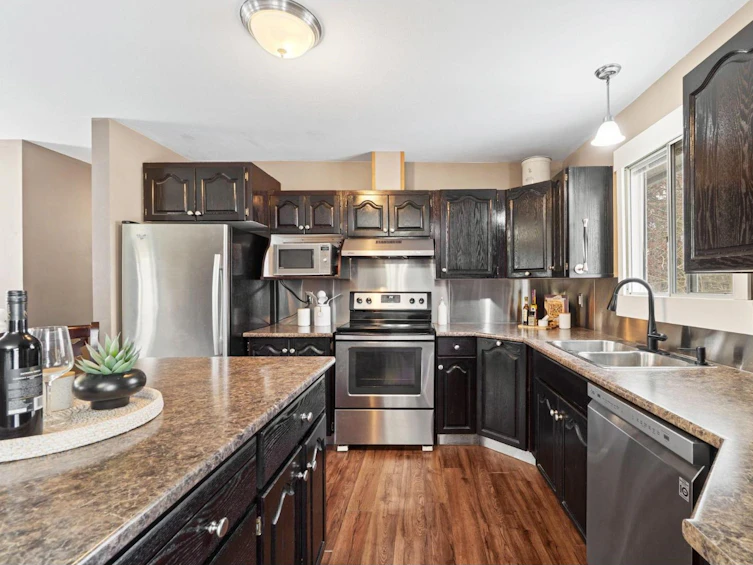 8867 Hazel Street, Chilliwack, BC, V2P 7C1 - 8