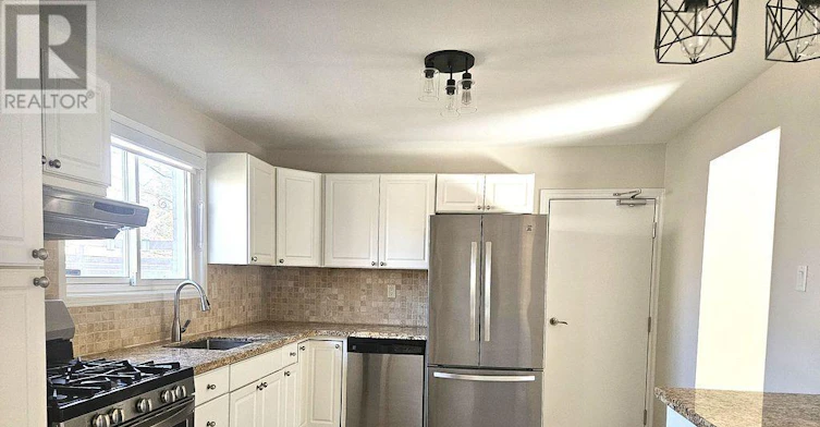 MAIN-976 Timmins Gardens, Pickering, ON, L1W 2L2 - 3