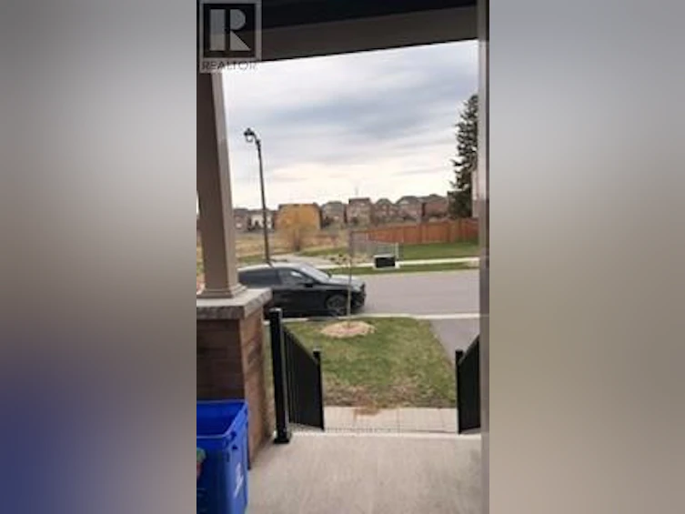 68 Air Dancer Crescent, Oshawa, ON, L1L 0V3 - 2